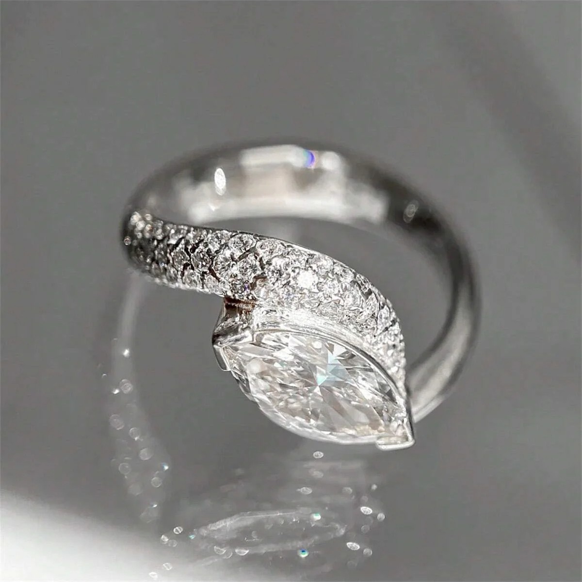 Luxurious Full Zircon 18K Gold Plated Single Ring for Women