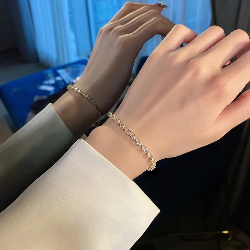 Luxury Adjustable Bracelet  A Stylish Geometric Square Rhinestone Wristband for Women