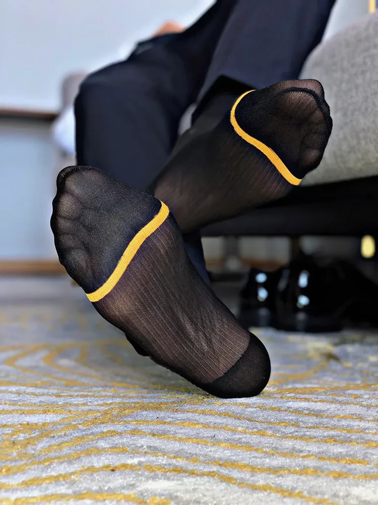 Men's dark line socks with golden toes