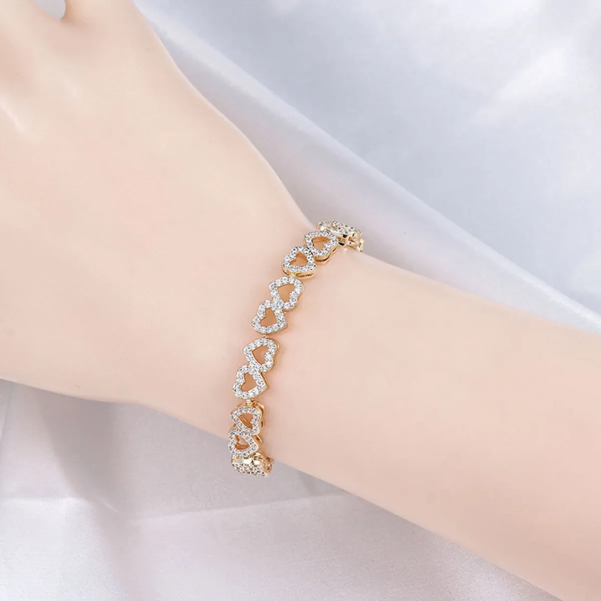 Girl's High-grade Diamond Bracelet With Full Diamond Heart