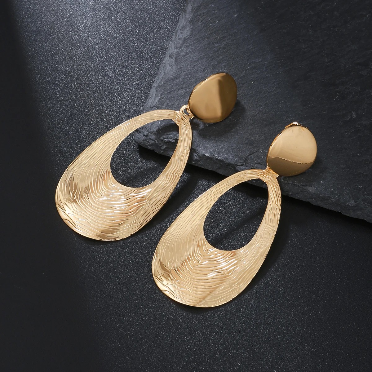 Vintage Metal Water-Drop Clip-on Earrings - Geometric Statement Big Earrings for Non-Pierced Ears
