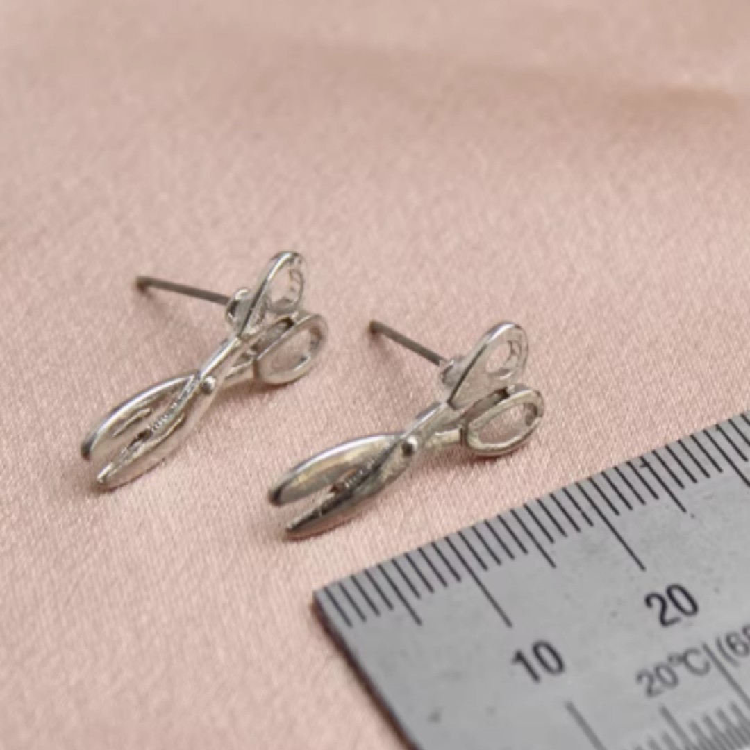 Earrings Inlaid With Rhinestones For Daily Use