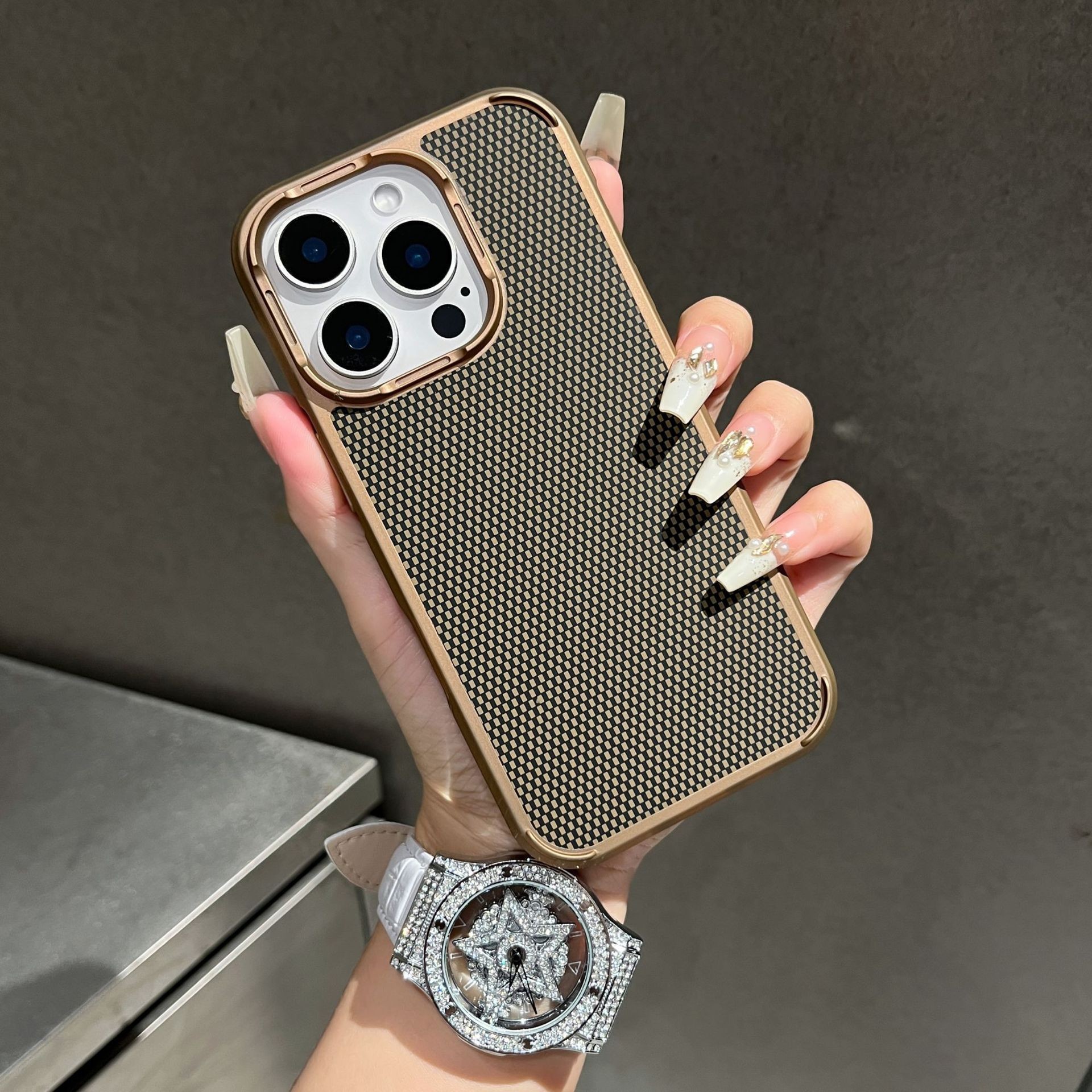 Carbon Fiber Magnetic Suction Shell With A Matte And Anti Drop Feel