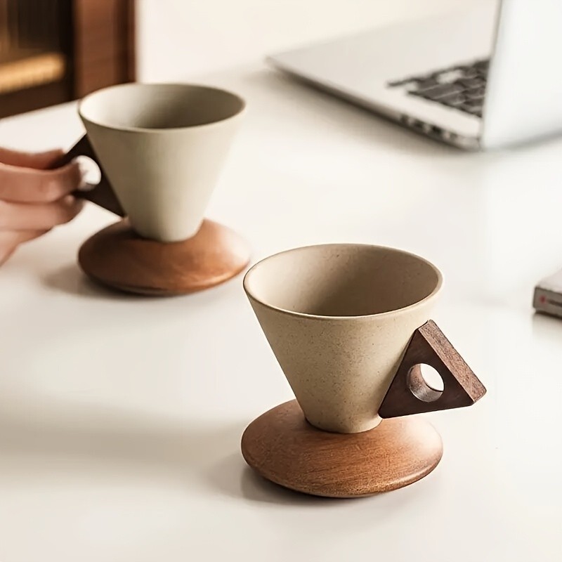 CEEFU Ceramic Coffee & Tea Mug with Wooden Saucer Elegant Smooth-Finish Cup for Latte, Cappuccino & Holiday Drinks